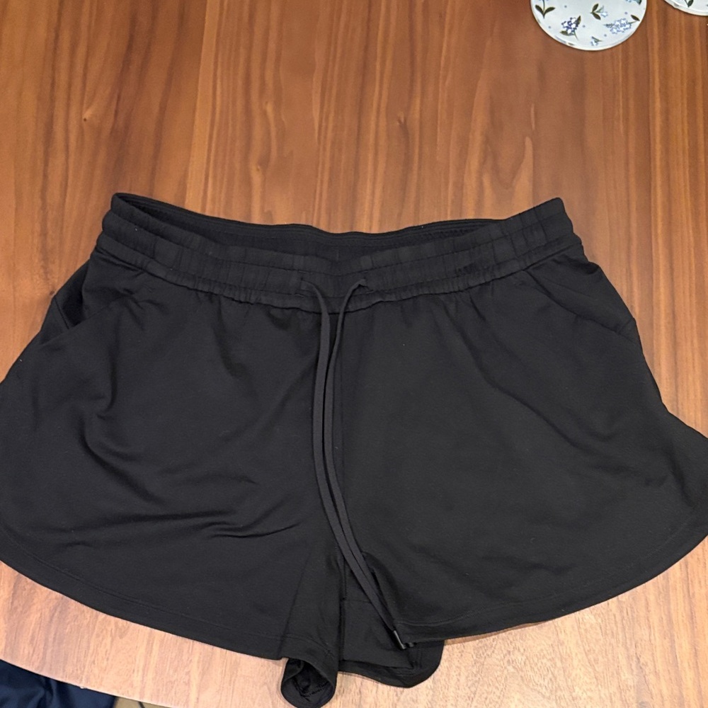 Lululemon Soft Jersey Mid-Rise Curved-Hem Short 3"